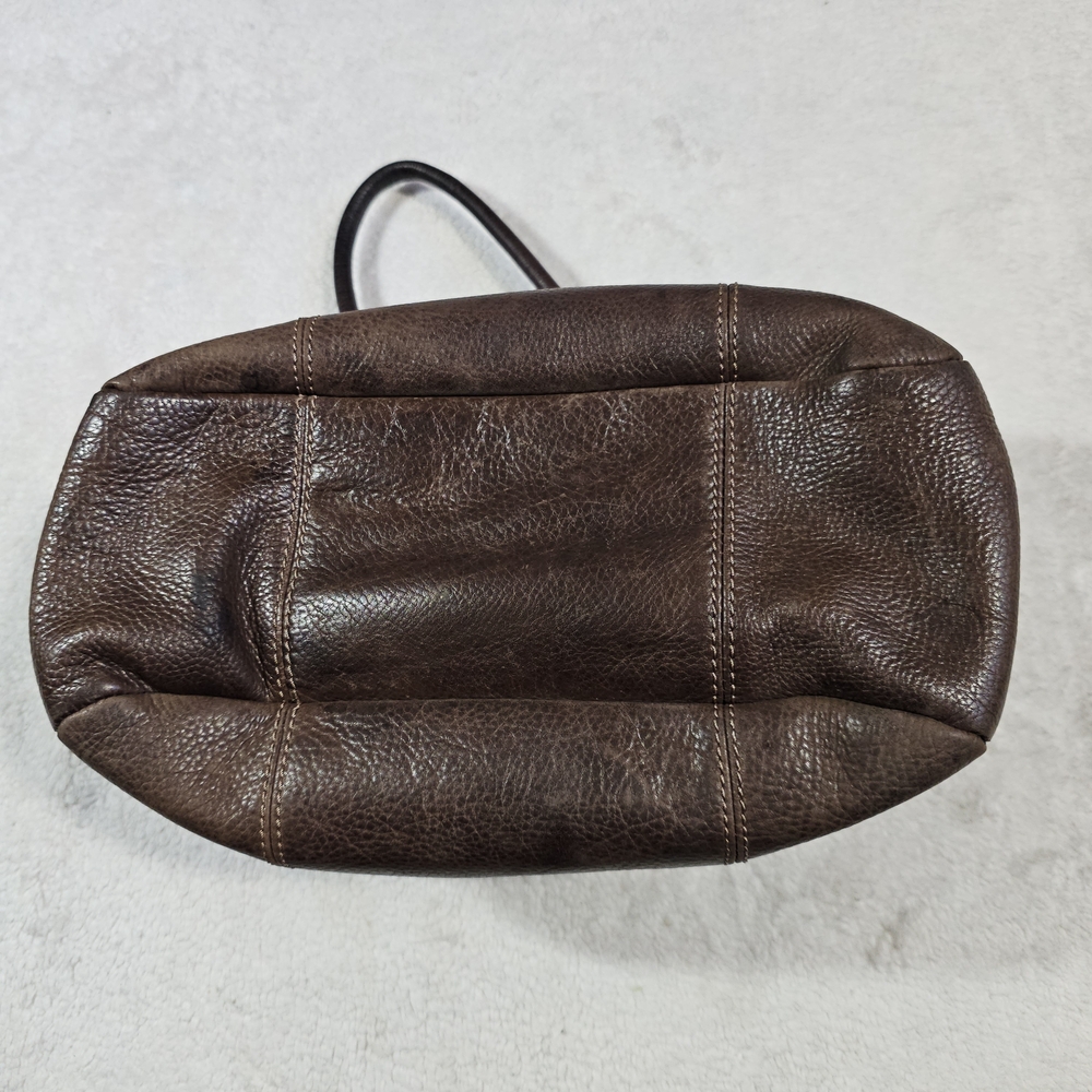 Elegant Brown Leather Handbag - Picture 8 of 16